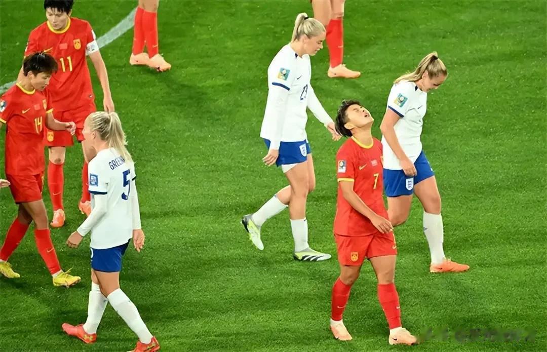 日本女足为什么这么强？世界一流水平 3:1击败挪威晋级8强，我们女足耻辱出局打道(3)
