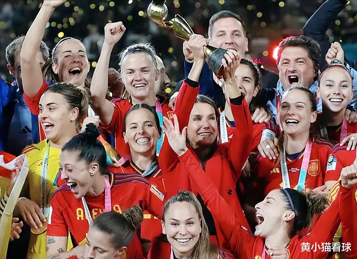 女足世界杯：鲁维亚莱斯之吻惹争议，西班牙代理平等部长这么回应(4)
