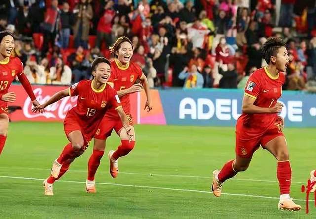 中国女足最能跑，换个教练就腾飞！(1)