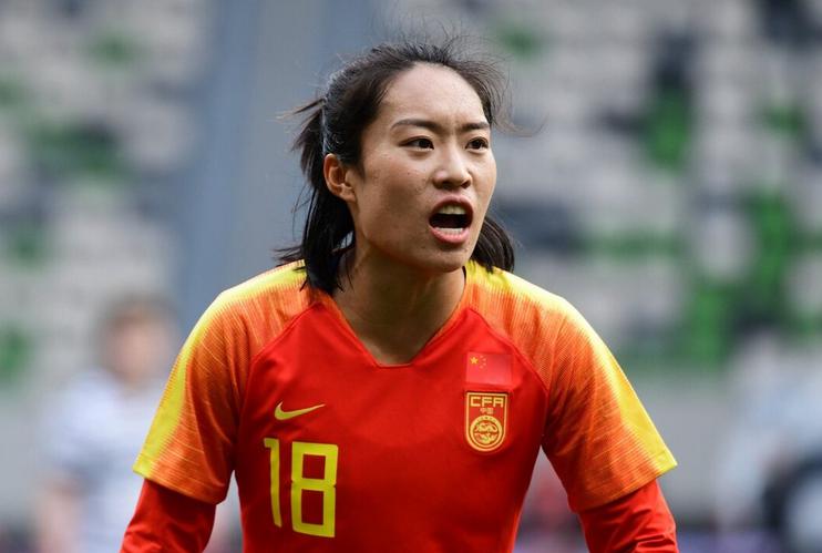 入英超倒数第2队！中国女足第一后卫签2年，锻炼价值：超法甲豪门(1)