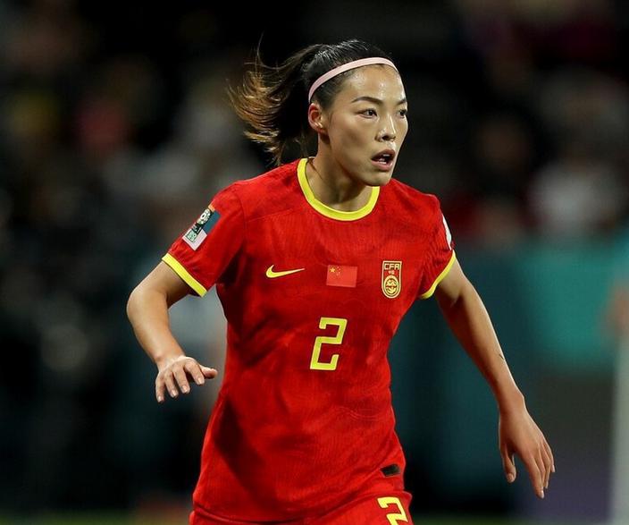 入英超倒数第2队！中国女足第一后卫签2年，锻炼价值：超法甲豪门(2)