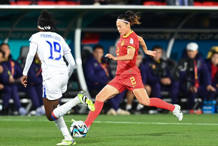 入英超倒数第2队！中国女足第一后卫签2年，锻炼价值：超法甲豪门(4)