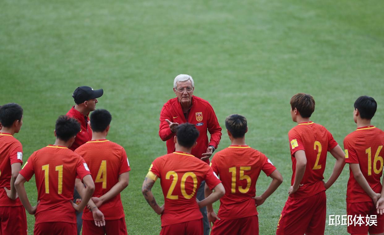 足协任命，74岁里皮重返中国男足，赴任公开表态，球迷反应热烈(2)