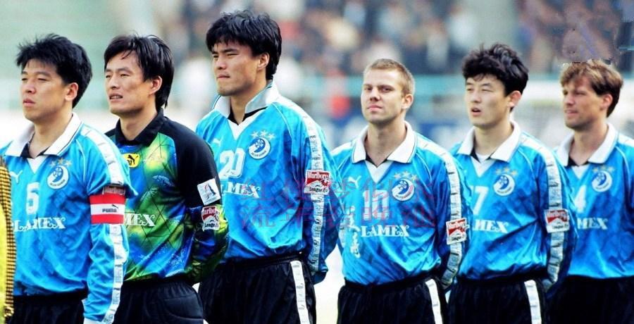 大连足球史上今天：1998年大连万达2-1广州太阳神，金斯+汉斯破门