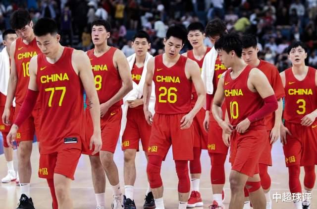 争议！媒体人：男篮下滑明显，但中国男足“始终看不到希望”！