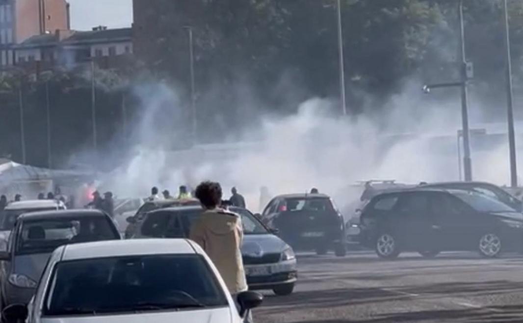 维罗纳战那不勒斯赛前双方球迷球场外爆发大规模冲突，警方已介入(1)