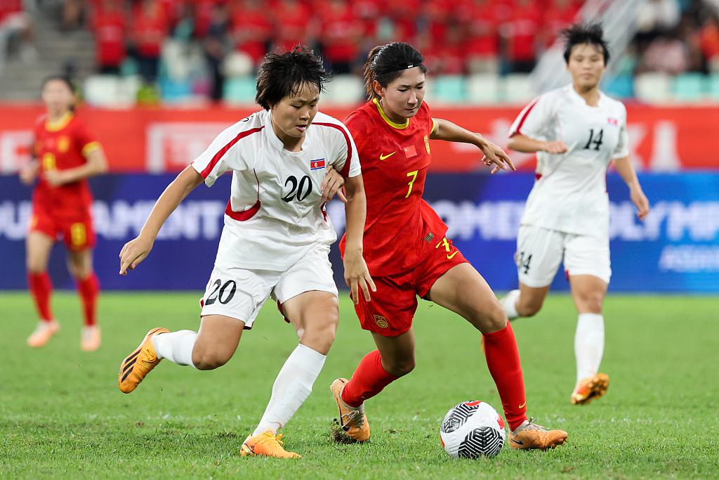 中国女足1-2朝鲜，7号球员换人了，王霜回不来了(4)