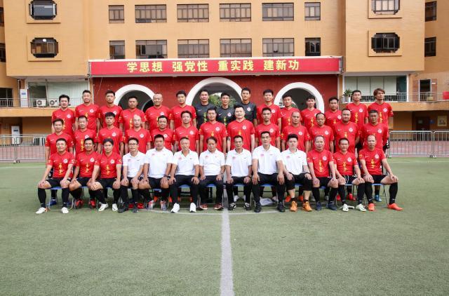 为广州足球荣誉出征 广州传承明星足球队整装待发