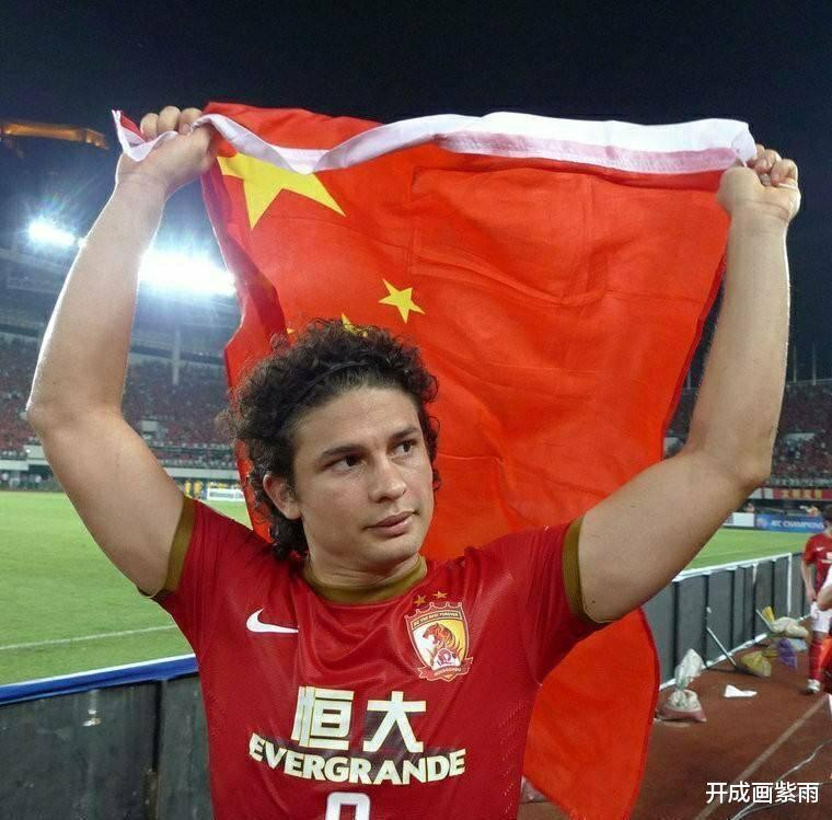 中国男足公布2026年亚洲区预选赛大名单！艾克森落选，引发争议(2)