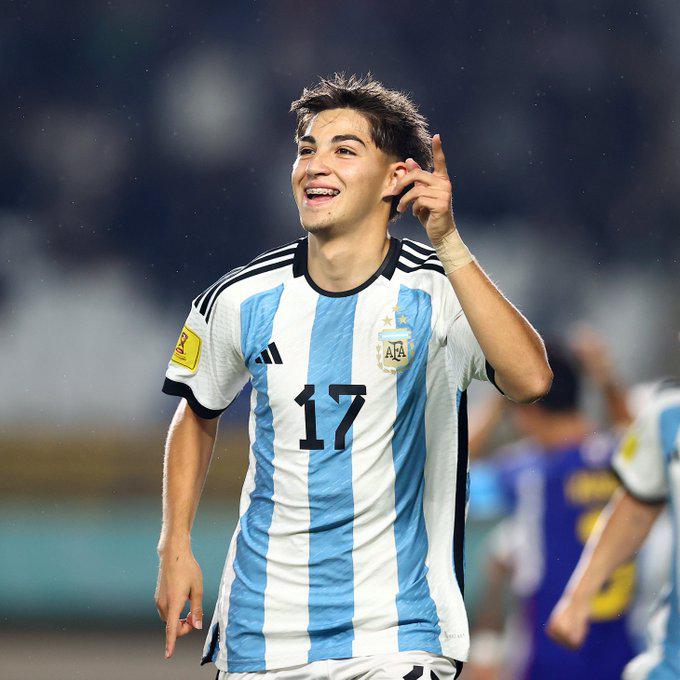 U17世界杯赛场，“童年梅西”为阿根廷队进球(2)