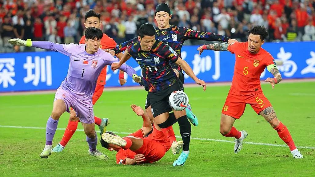 国足0-3不敌韩国，球员点评：3人优秀，3人良好，2人可培养！