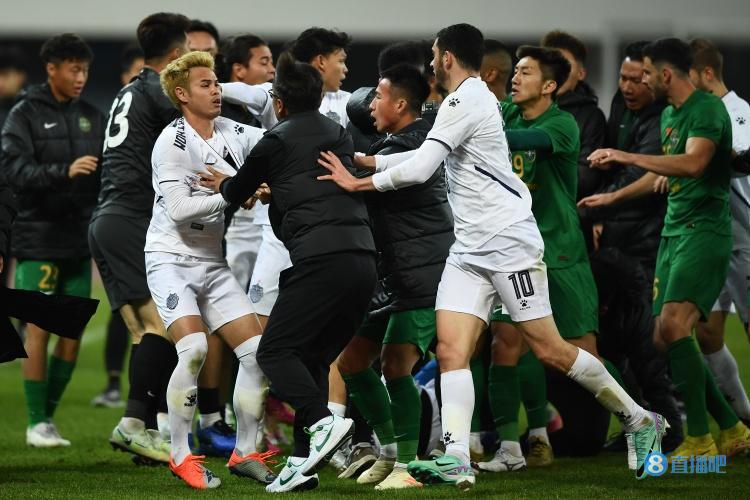 韩媒：中泰足球间的竞争演变成亚冠斗殴，两队世预赛二番战定生死(1)