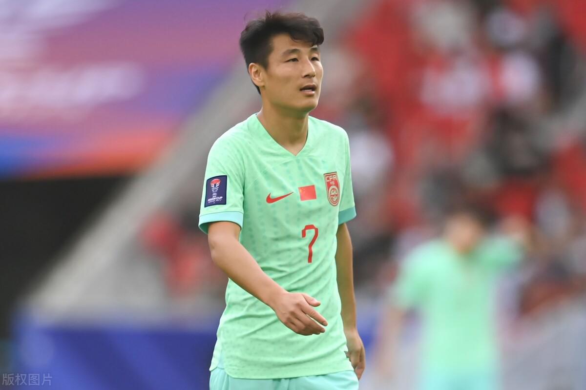 武磊在联赛大杀四方，为何在国家队萎靡不振，看了亚洲杯后才明白(3)