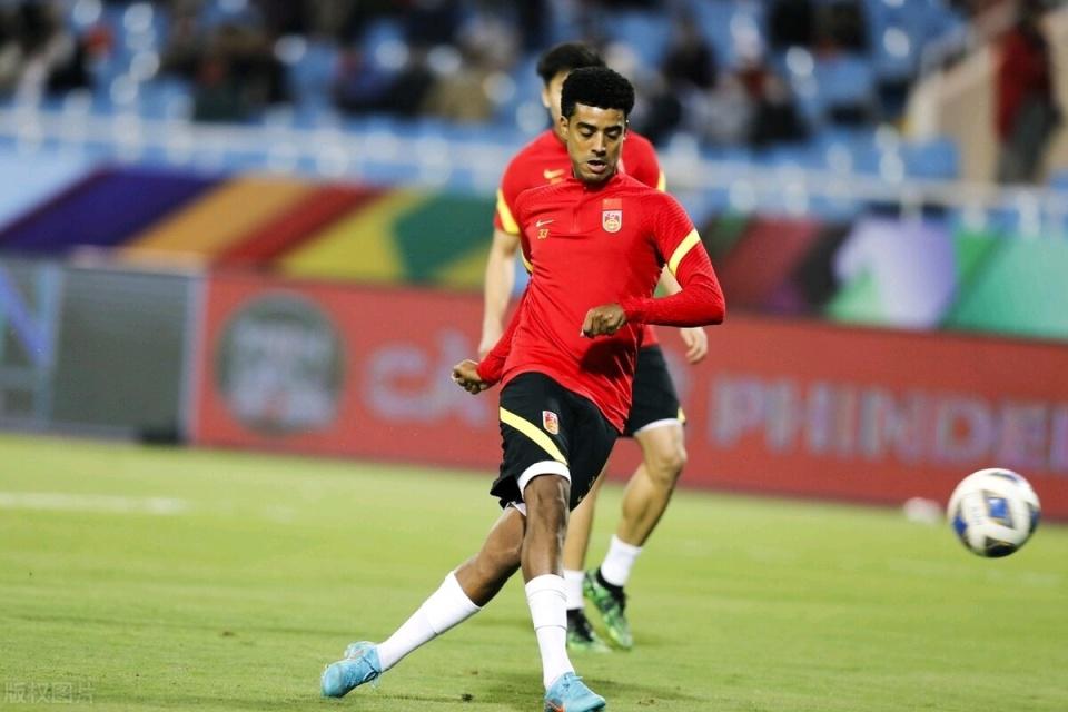 亚洲杯归化球员数量创纪录，国足归化球员阿兰有望重返中超和国家队(1)
