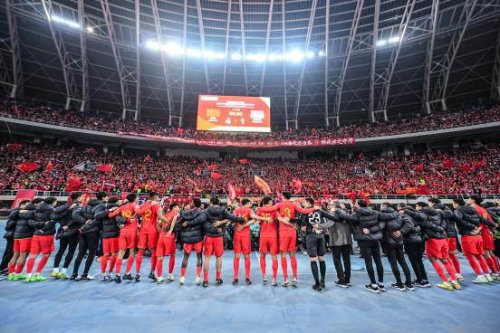 中国男足世预赛津门胜新加坡 水滴见证红色风暴(1)