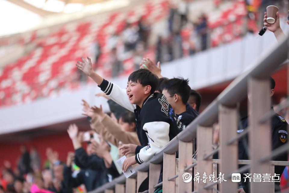 11732人！枣庄主场首战创中国足协女超联赛观众上座率新高(7)